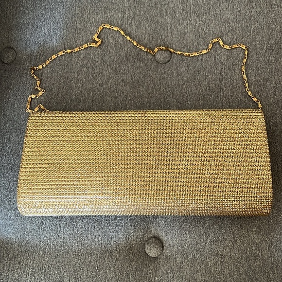 Golden clutches - Picture 4 of 5